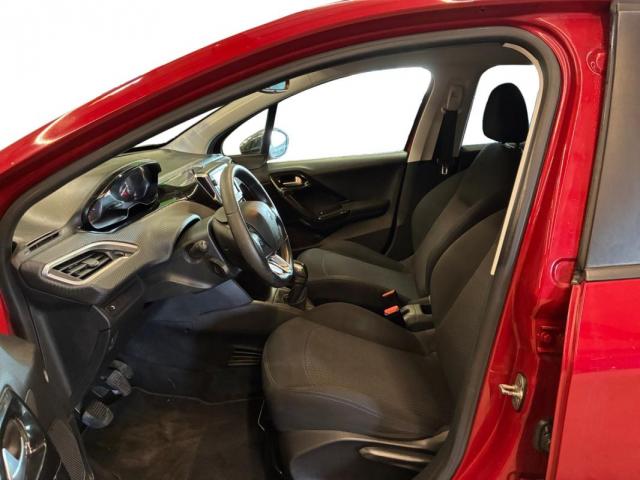 Peugeot 208 image 8