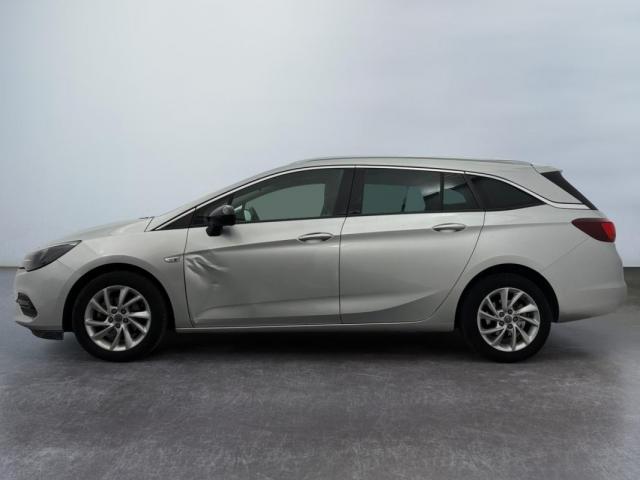 Opel Astra Sports Tourer image 7