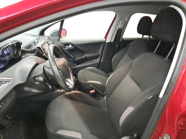 Peugeot 208 image 5