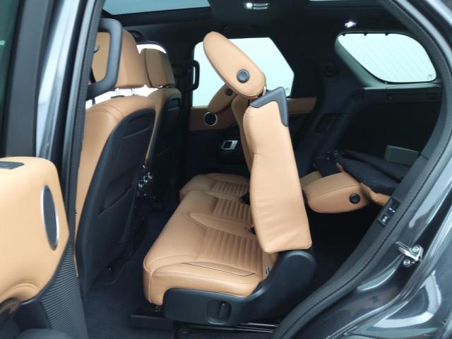 Land Rover Discovery image 7