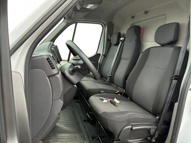 Renault Master image 2