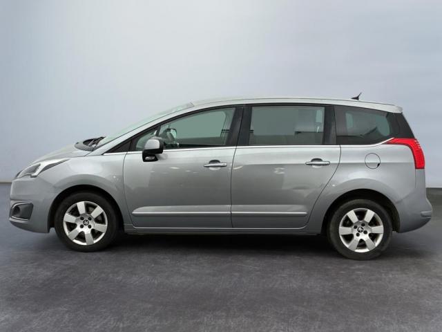 Peugeot 5008 image 3