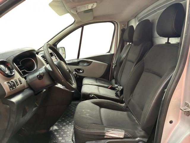 Renault Trafic image 2