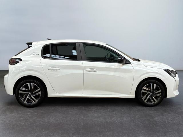 Peugeot 208 image 2