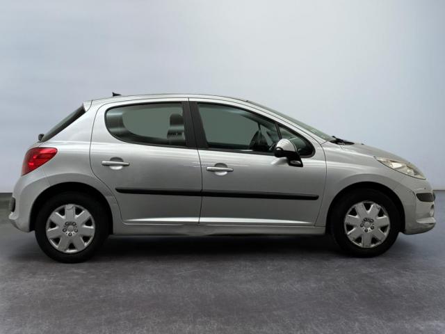 Peugeot 207 image 6