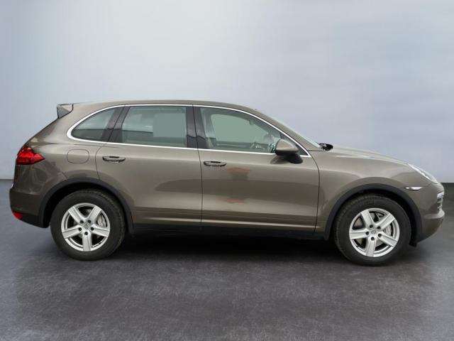 Porsche Cayenne image 2
