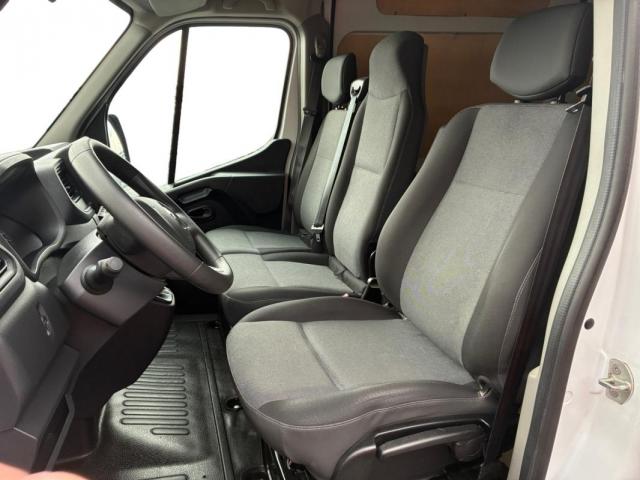 Renault Master image 2