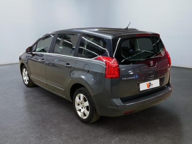 Peugeot 5008 image 1