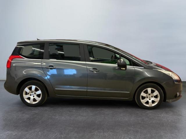 Peugeot 5008 image 3
