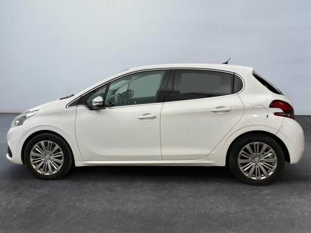 Peugeot 208 image 8