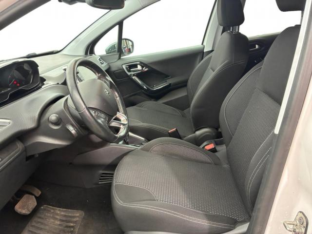 Peugeot 208 image 6
