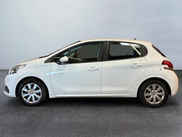 Peugeot 208 image 1