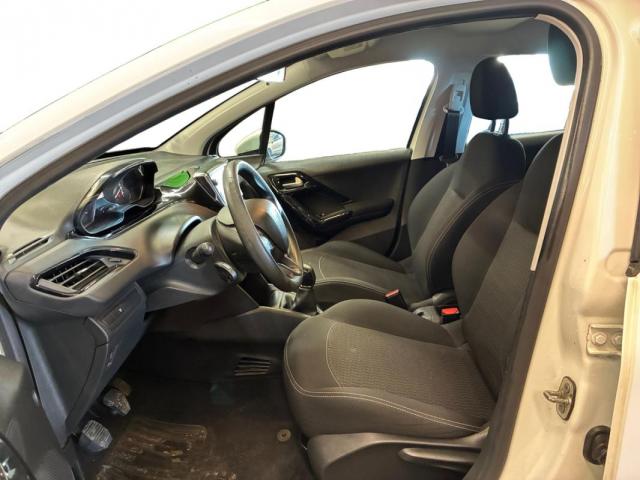 Peugeot 208 image 2