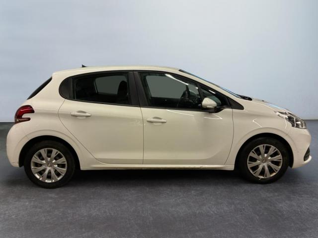 Peugeot 208 image 3