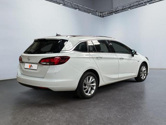 Opel Astra Sports Tourer image 1