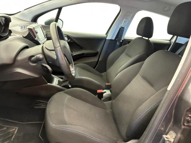 Peugeot 208 image 6