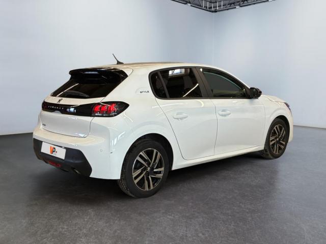 Peugeot 208 image 2