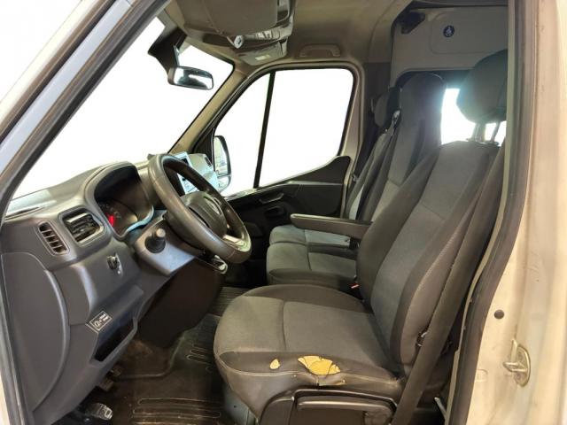 Renault Master image 3