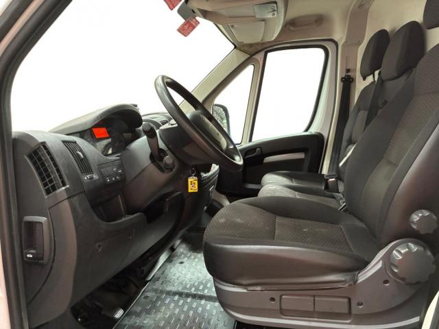 Peugeot Boxer image 1