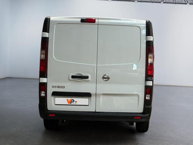 Nissan Nv300 image 5