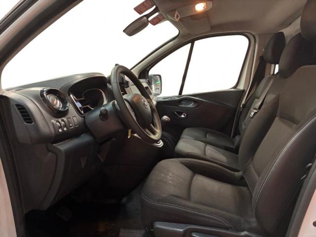 Nissan Nv300 image 1