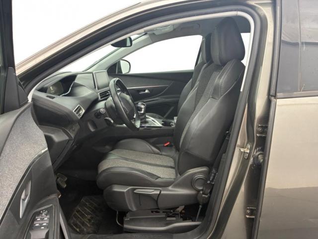 Peugeot 5008 image 1