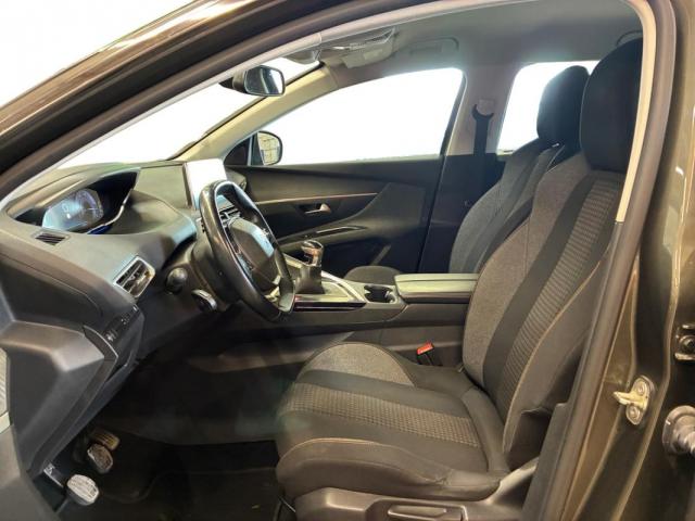 Peugeot 5008 image 1
