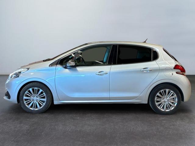 Peugeot 208 image 1