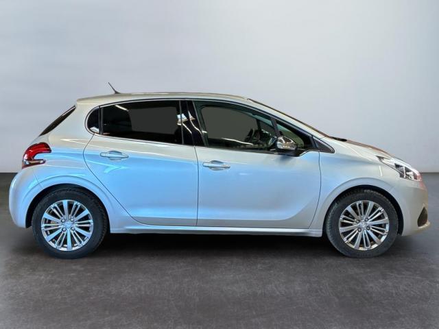 Peugeot 208 image 6