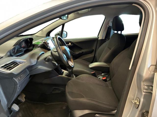 Peugeot 208 image 7