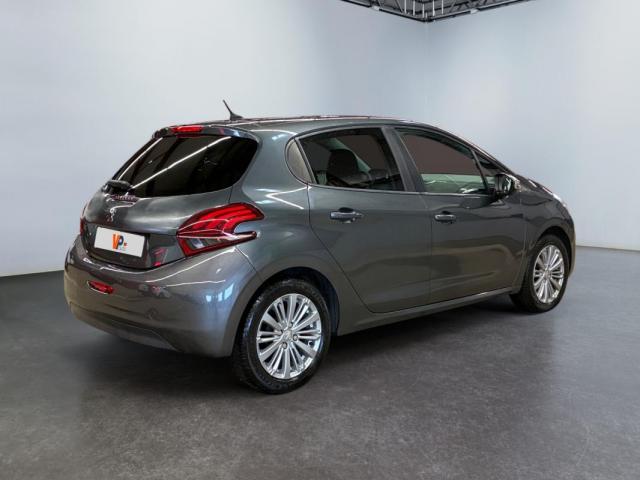 Peugeot 208 image 8