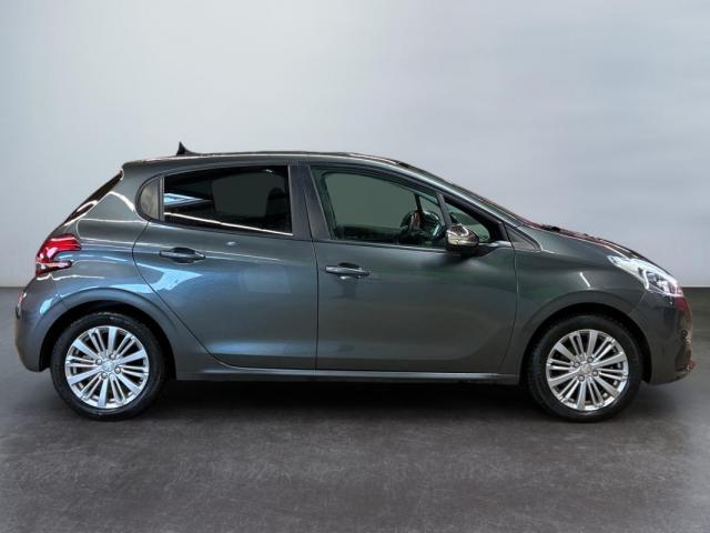 Peugeot 208 image 6