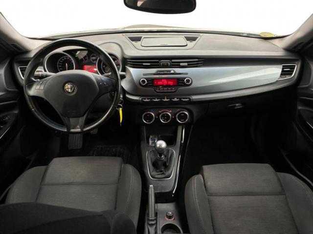 Alfa Romeo Giulietta image 6