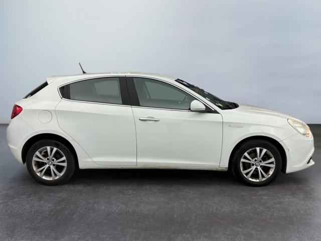 Alfa Romeo Giulietta image 8