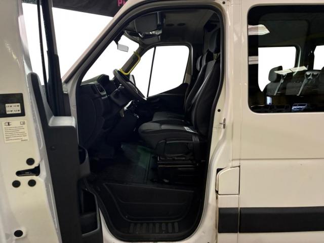 Renault Master Combi image 3