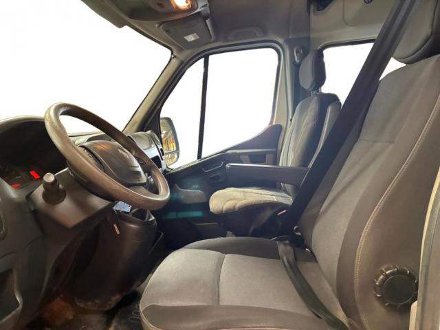 Renault Master image 2