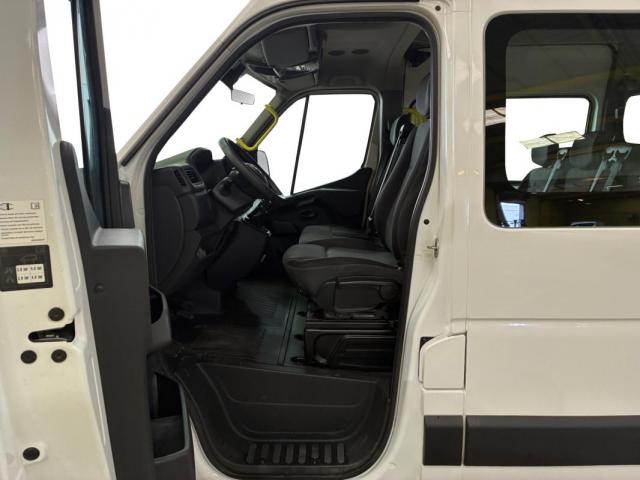 Renault Master Combi image 7