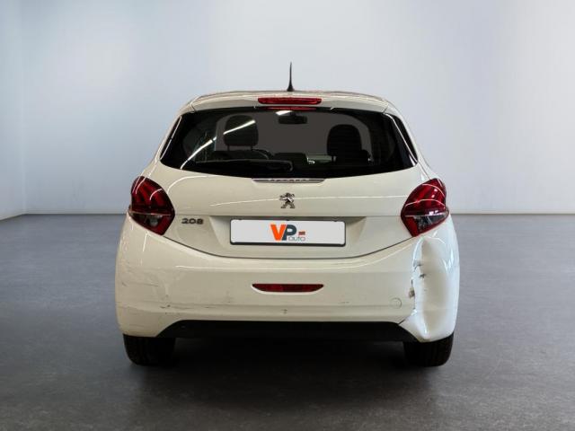 Peugeot 208 image 8