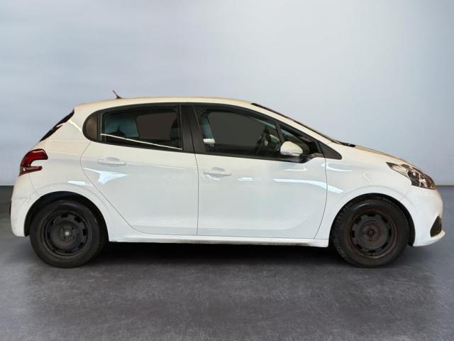 Peugeot 208 image 2