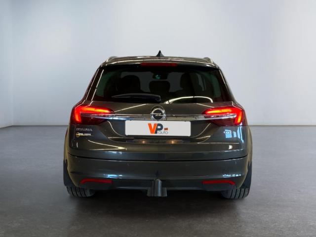 Opel Insignia Sports Tourer image 2