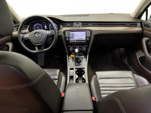 Volkswagen Passat image 2