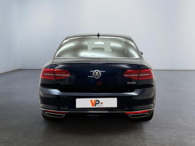 Volkswagen Passat image 9