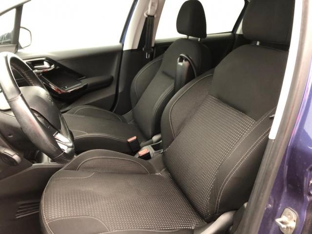 Peugeot 208 image 9