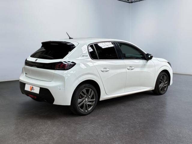 Peugeot 208 image 6
