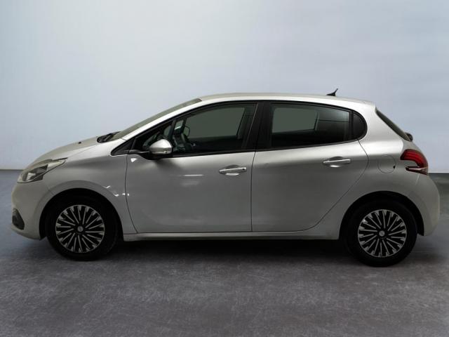 Peugeot 208 image 1