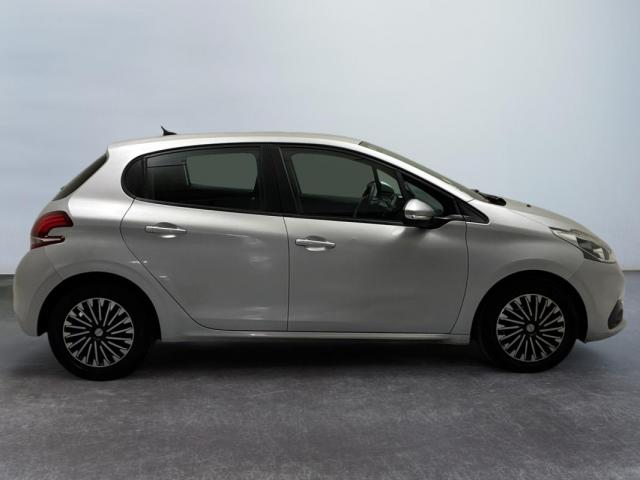 Peugeot 208 image 6