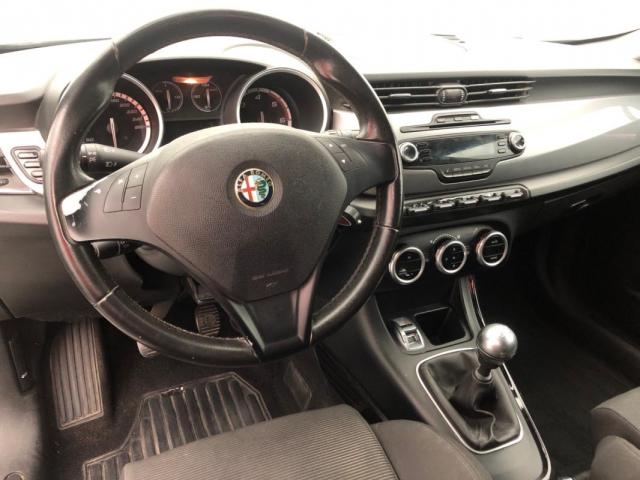 Alfa Romeo Giulietta image 5