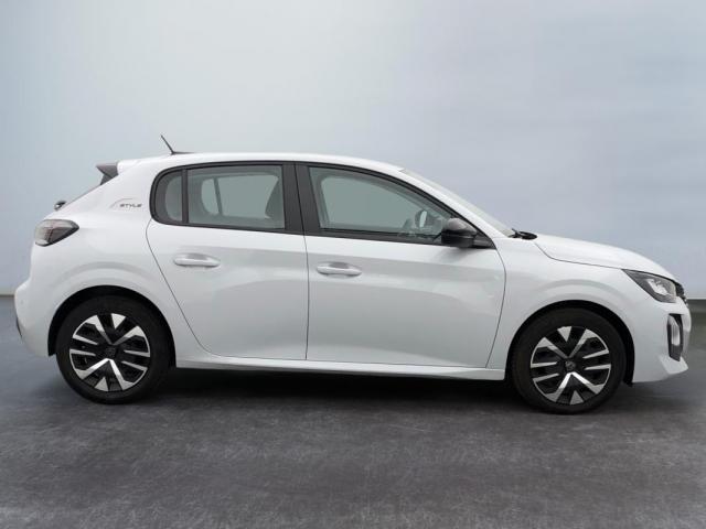 Peugeot 208 image 8