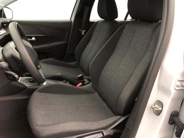 Peugeot 208 image 9