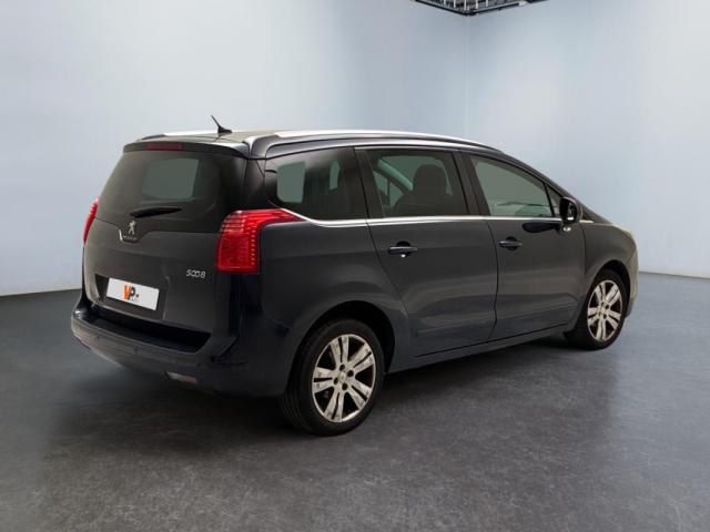 Peugeot 5008 image 2